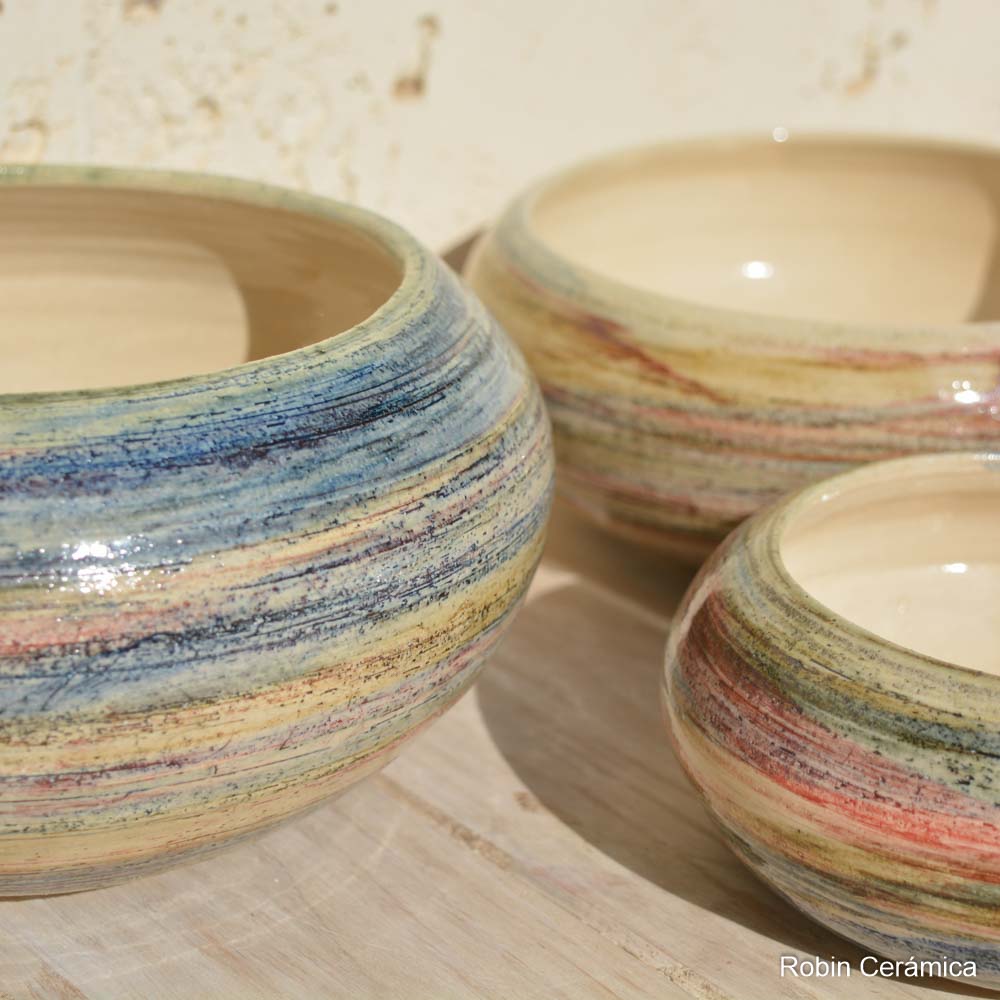 Cuencos de cerámica de colores